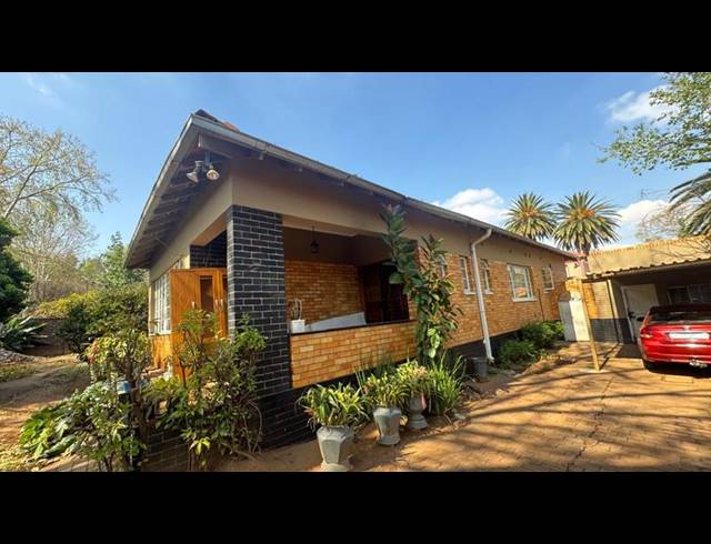 6 BEDROOM HOUSE FOR SALE IN HIGHLANDS NORTH